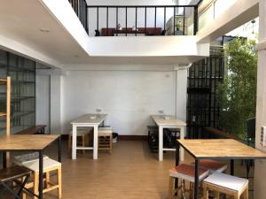ploy hostel