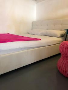 ploy hostel