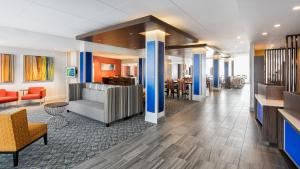 holiday inn express and suites east peoria river