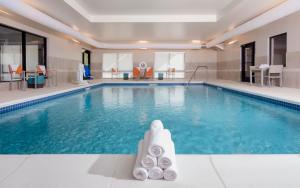holiday inn express and suites east peoria river