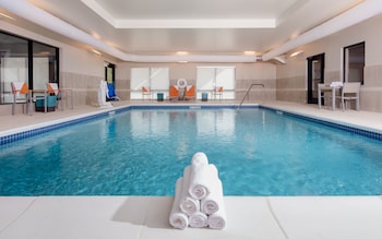 Holiday Inn Express And Suites East Peoria - River,Illinois>>East Peoria,3 star