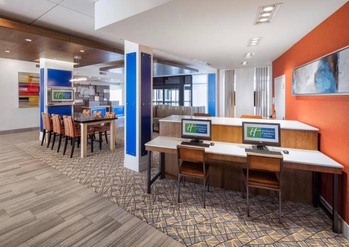 holiday inn express and suites east peoria river