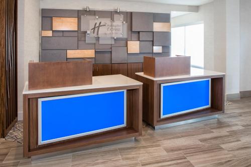 holiday inn express and suites east peoria river