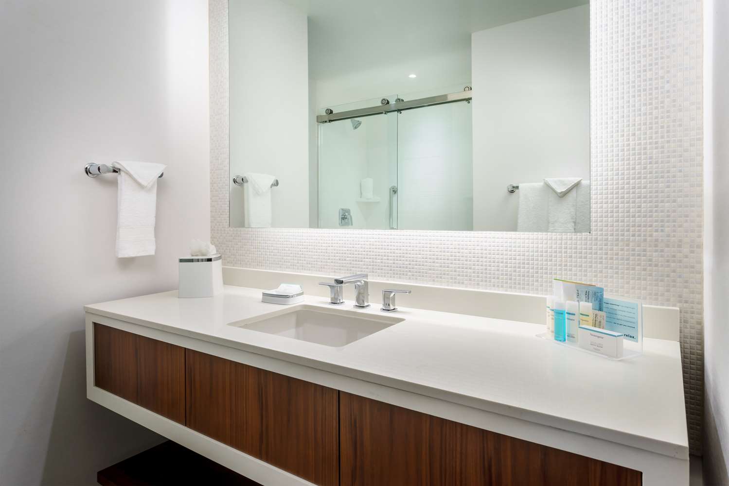 hampton inn and suites santa monica
