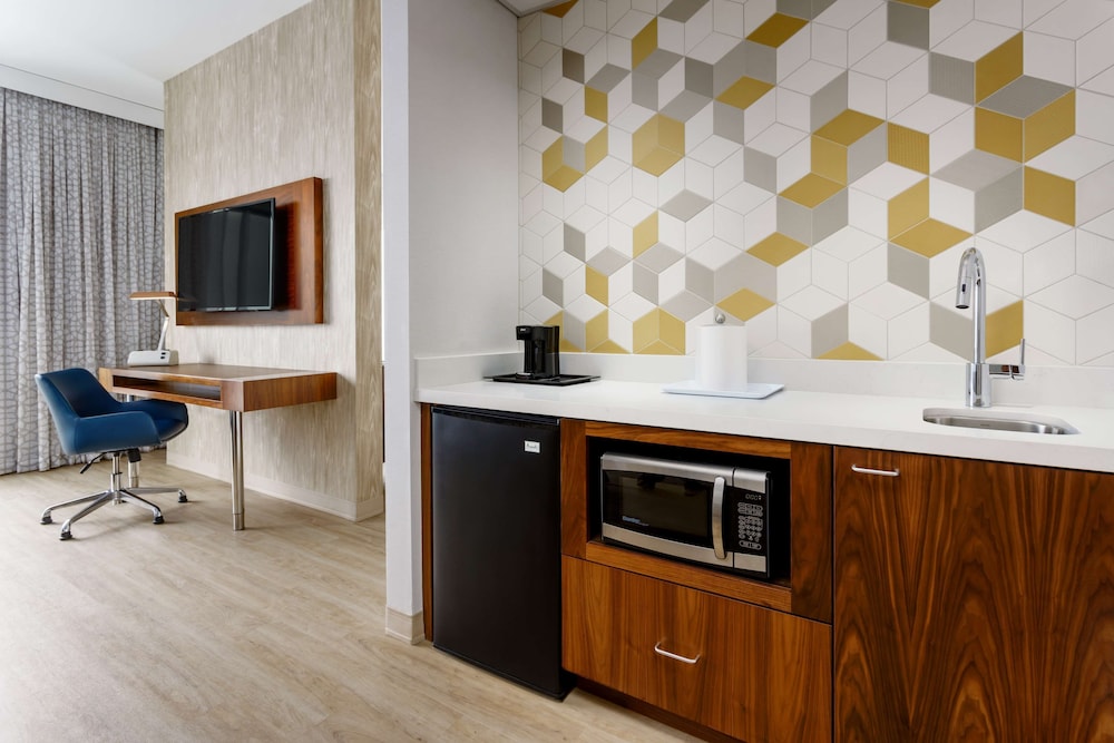 hampton inn and suites santa monica