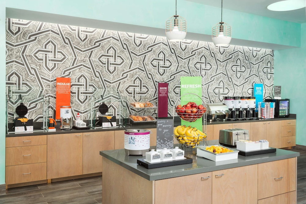 hampton inn and suites santa monica