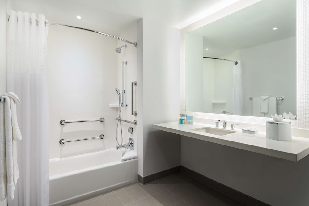 hampton inn and suites santa monica