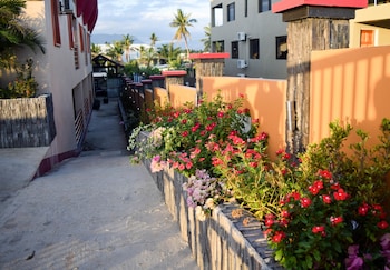Al-Minhaj Service Apartments,Near Namaka Market,0 star
