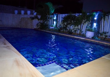 Al-Minhaj Service Apartments,Near Namaka Market,0 star
