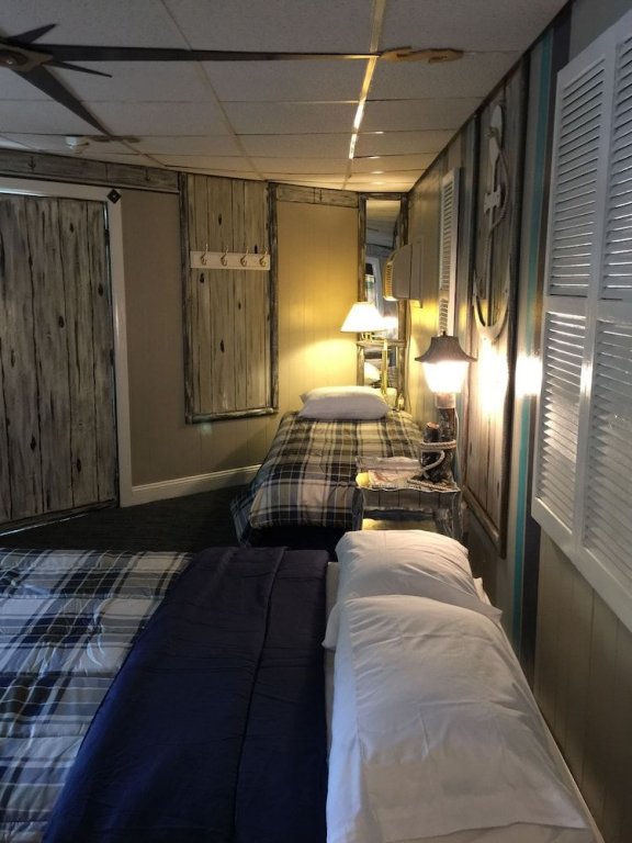Holly Hill Motel,,2 star