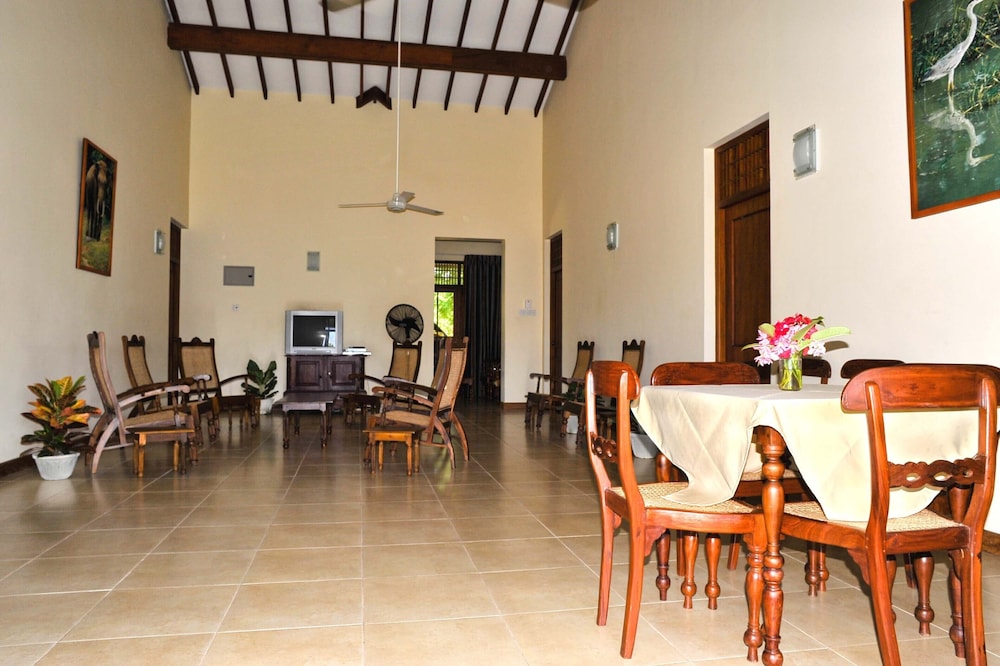 lake view bungalow yala
