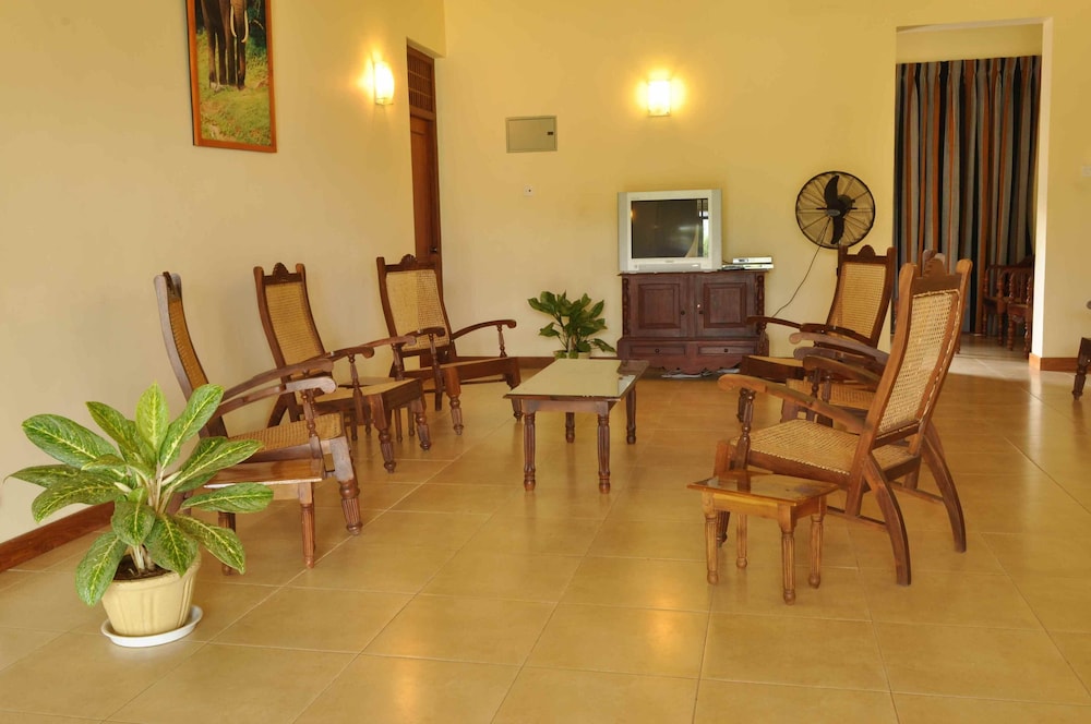 lake view bungalow yala