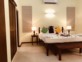 lake view bungalow yala