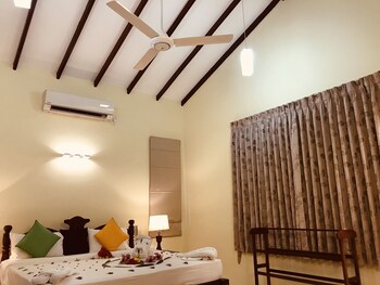 lake view bungalow yala