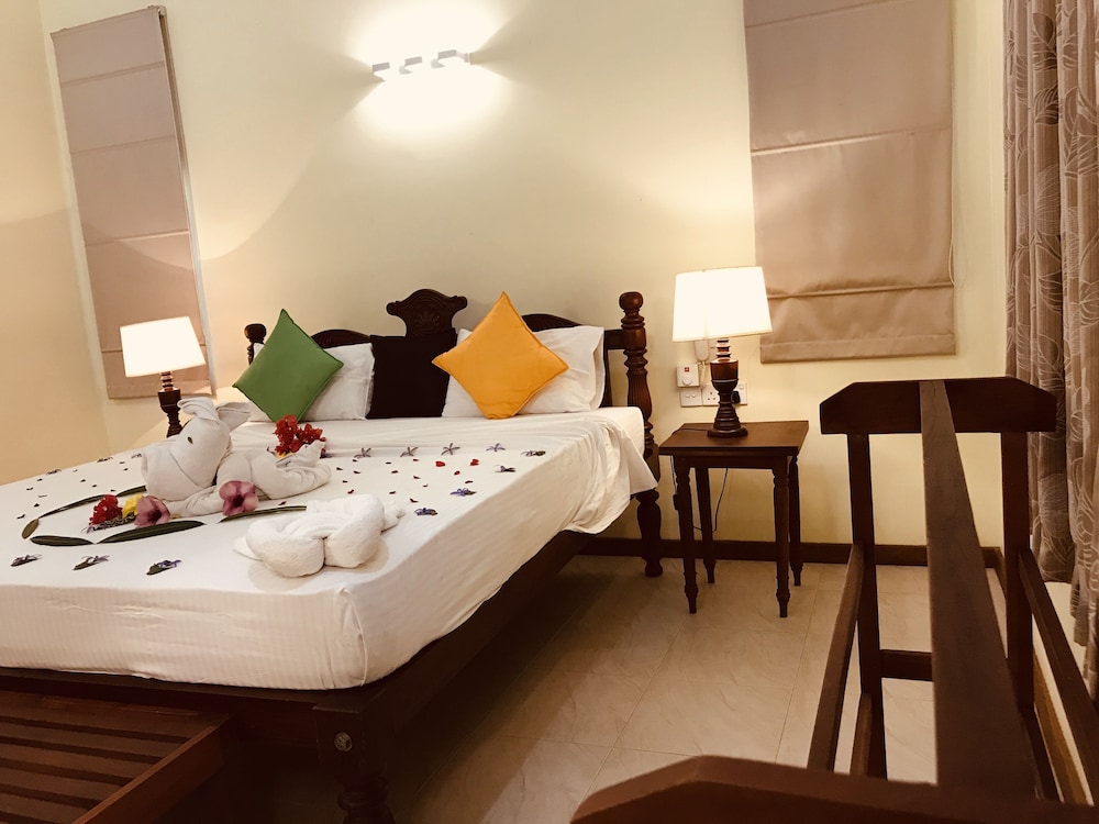 lake view bungalow yala