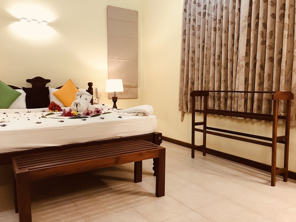 lake view bungalow yala