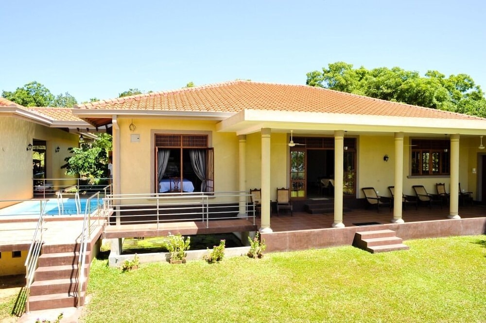 lake view bungalow yala