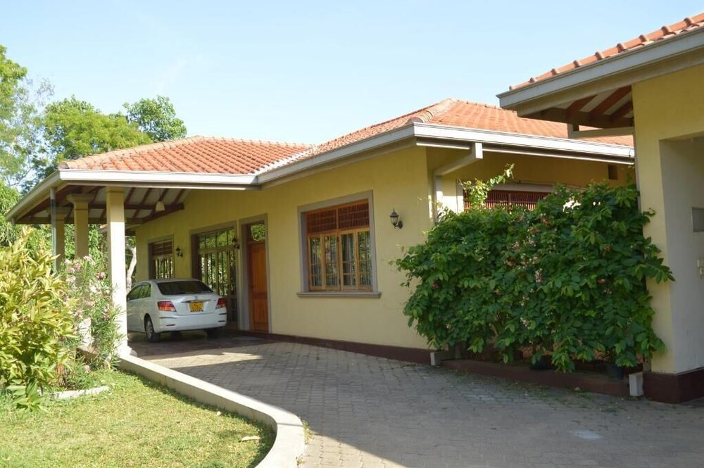 lake view bungalow yala