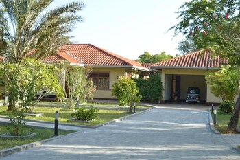 lake view bungalow yala