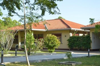 lake view bungalow yala