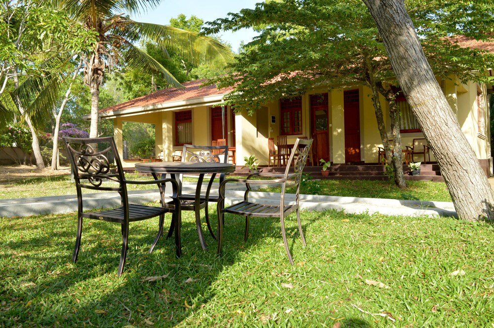 lake view bungalow yala