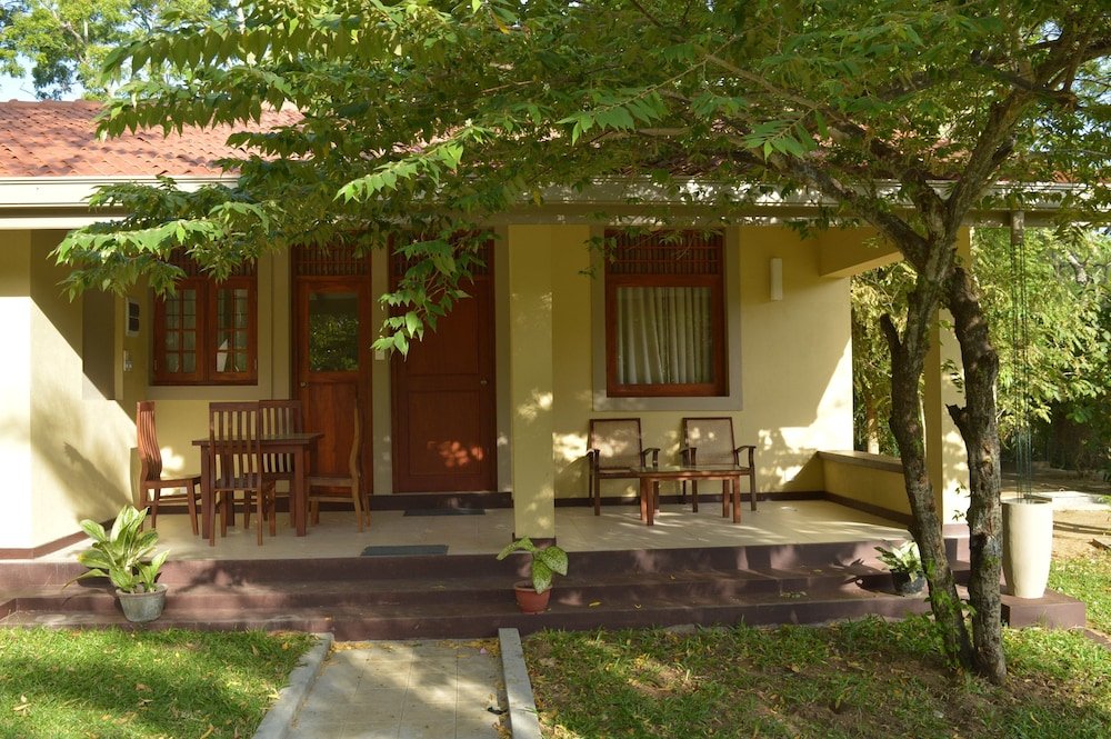 lake view bungalow yala