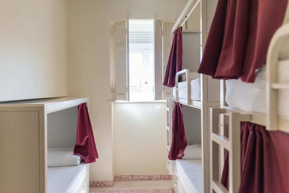 sant jordi hostels lisbon