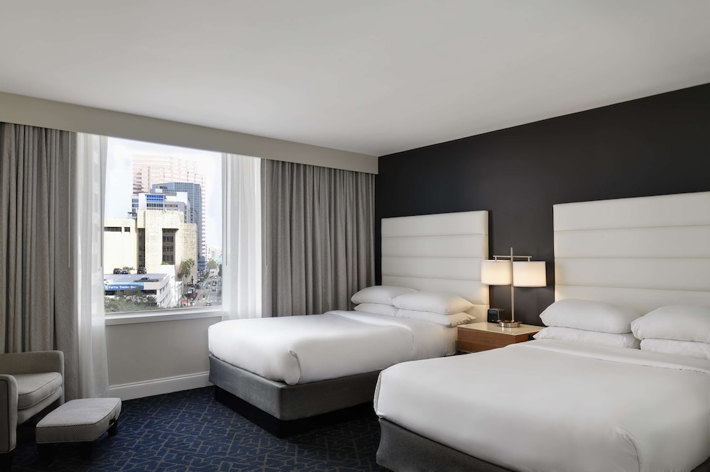 hotel tampa riverwalk