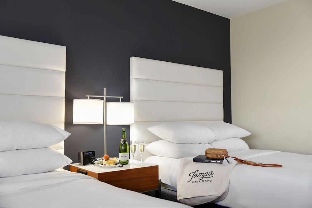 hotel tampa riverwalk