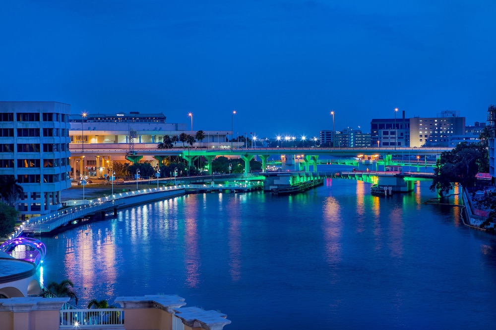 hotel tampa riverwalk