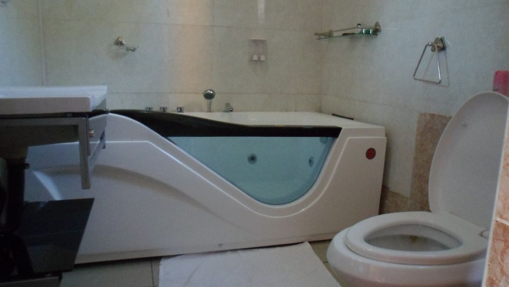 gumare executive lodge
