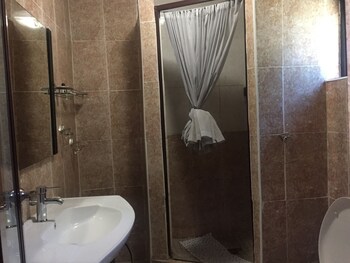 gumare executive lodge