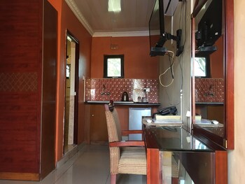 gumare executive lodge