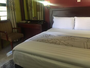 gumare executive lodge