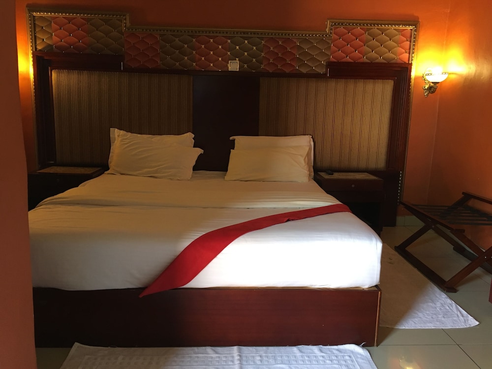 gumare executive lodge