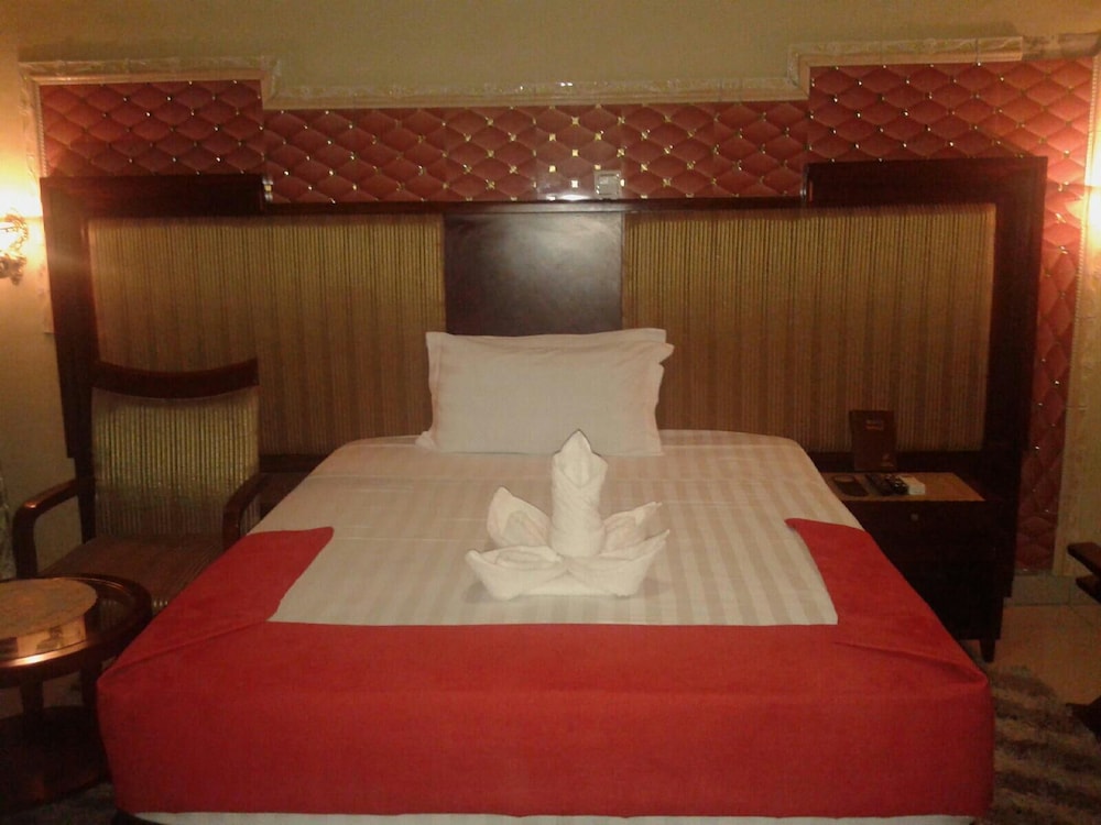 gumare executive lodge