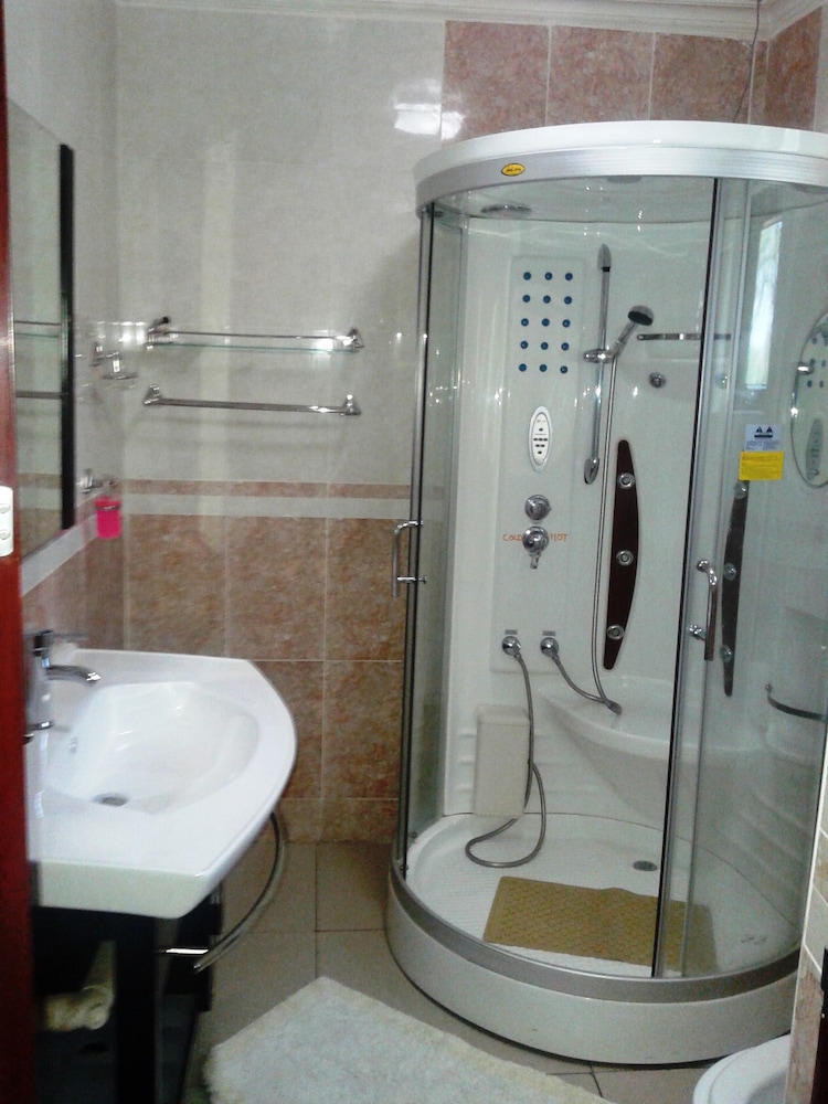 gumare executive lodge