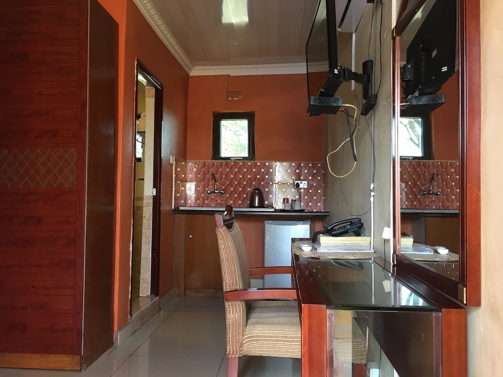 gumare executive lodge