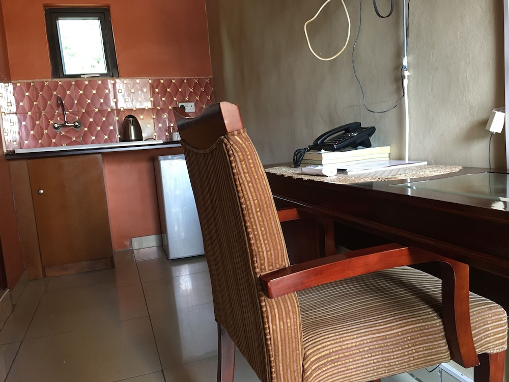 gumare executive lodge