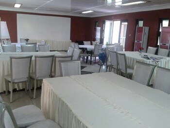 gumare executive lodge