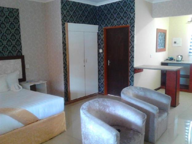 pacific conqueror self catering units