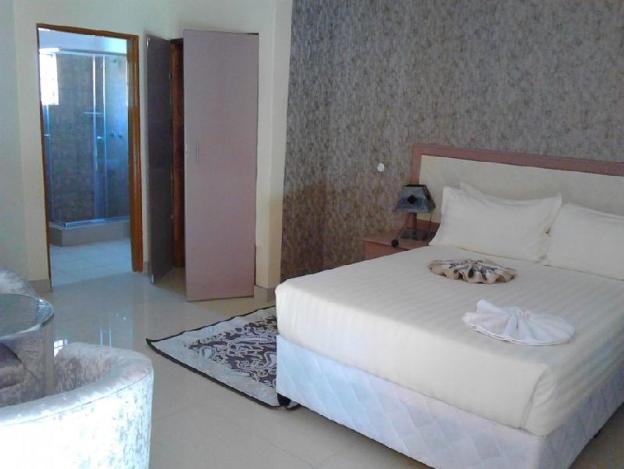 pacific conqueror self catering units