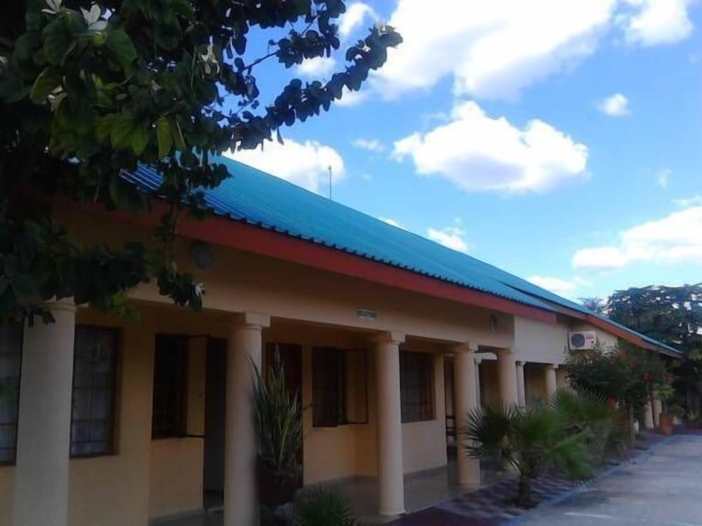 pacific conqueror self catering units