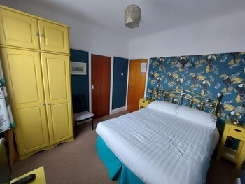 the hilary guest house adults only