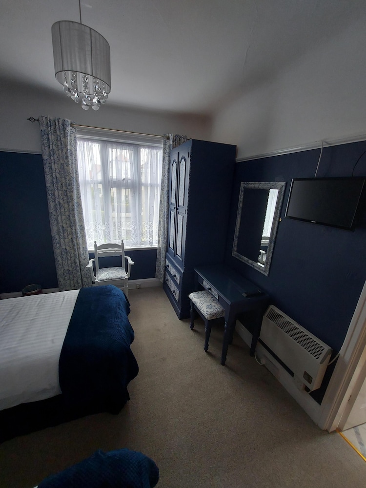 the hilary guest house adults only