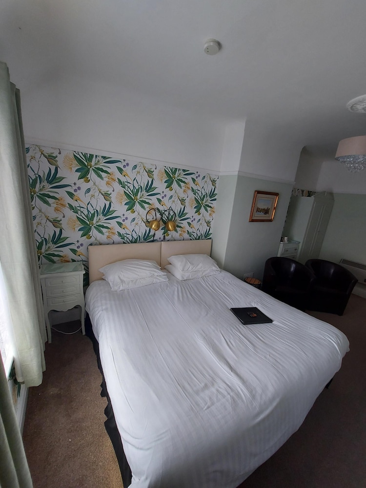 the hilary guest house adults only