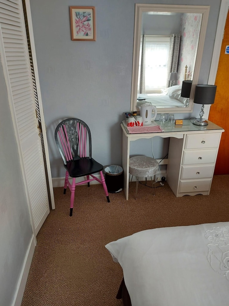 the hilary guest house adults only