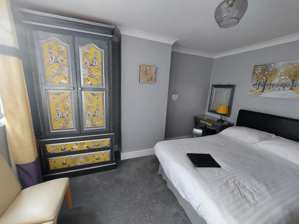 the hilary guest house adults only