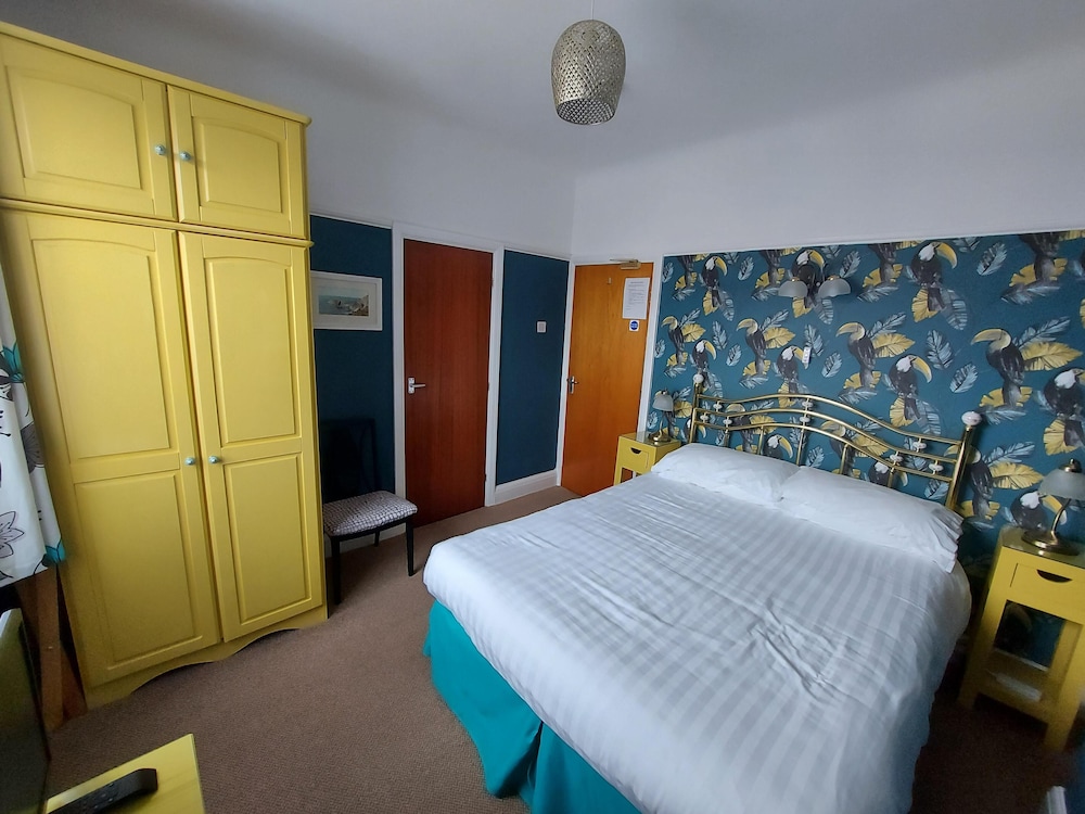 the hilary guest house adults only