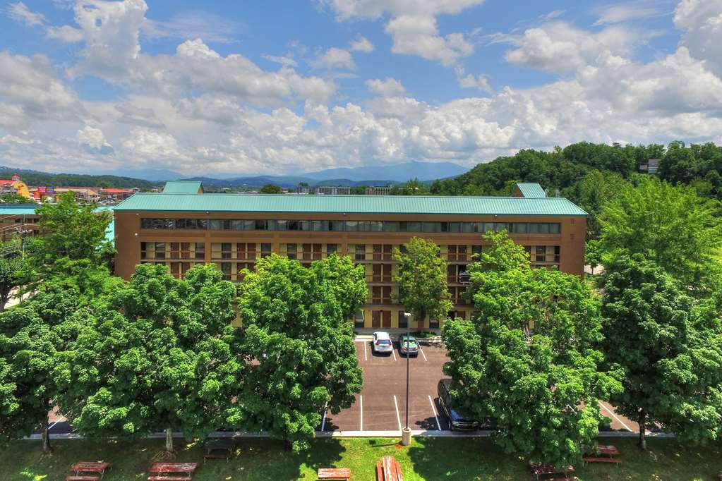 quality inn near the island pigeon forge